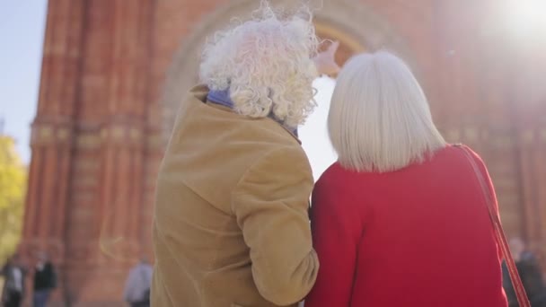 Video Rear View Senior Tourist Couple Pointing Monuments While Visiting — Stock Video