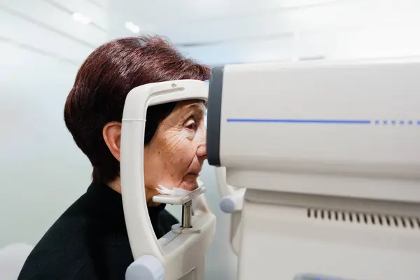 Elderly Woman Using Autorrefractometer Oculist Office Person Checking Vision Stock-foto