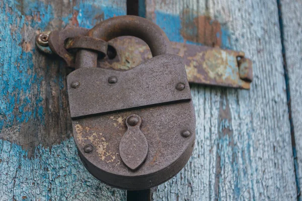 Uma Fechadura Velha Porta Cadeado Enferrujado Porta Está Trancada — Fotografia de Stock