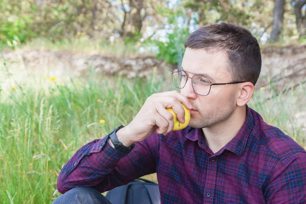 Young Man Sits Forest Apple Tourist Rest Fresh Air Nice — Stock Photo, Image