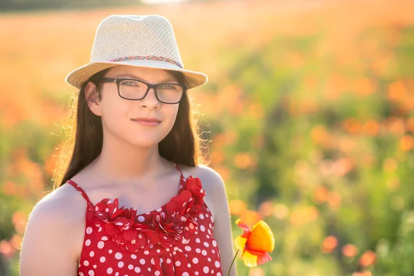 Portrait Beautiful Young Girl Straw Hat Poppy Field — Stock Photo, Image