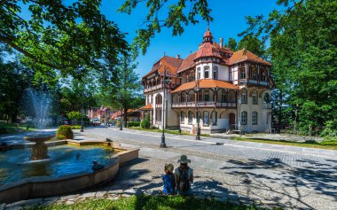 Swieradow-Zdroj, Polonya - 24 Haziran 2019; Willa Charlotte - Szarotka sağlık sanatoryumu, klasik spa evi