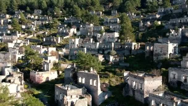 カヤック放棄されたゴーストタウン 石造りの家や遺跡 18世紀の古代ギリシャの都市Karmilissosのサイト Fethiye トルコ — ストック動画