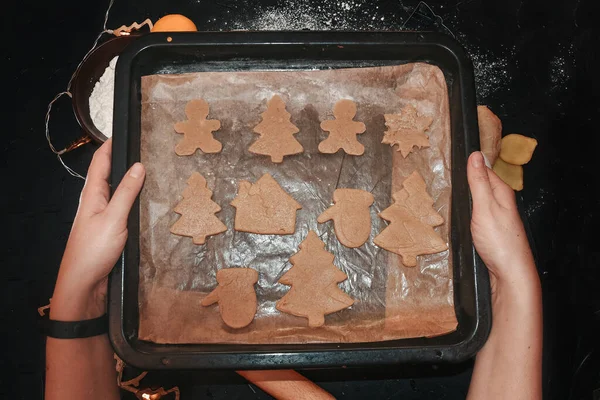 Cooking Christmas Gingerbread Cookies Dark Background Cut Gingerbread Out Dough — Stock Photo, Image
