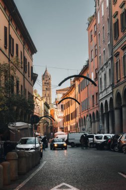 Bologna, İtalya - 25 Haziran 2014: şehir merkezindeki caddeleri genel görünümü