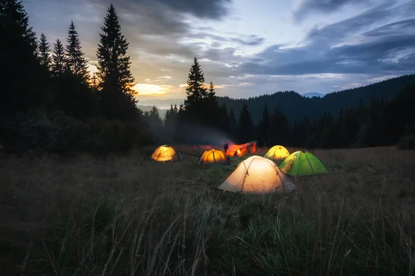 Tentes Luisent Nuit Dans Forêt Montagne Des Carpates Ukraine — Photo