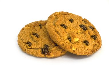 Beyaz arka planda çikolatalı kurabiye ve fındıklı yüksek kaliteli detaylar.