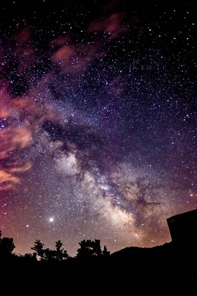 夜空中美丽的银河 星空繁茂 背景优美 — 图库照片