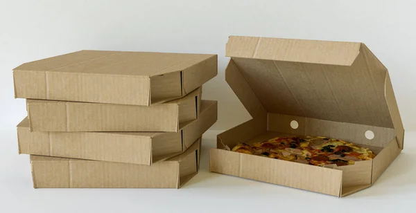 Rendering Pizza Een Karton Geïsoleerd Witte Achtergrond Hoge Kwaliteit Details — Stockfoto