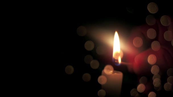 Stříhaná Ruční Světla Svíčka Zápas Černém Pozadí Bokeh Zvýrazňuje Kopírovacím — Stock video