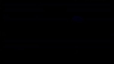 Gerçek ışık merceğiyle anamorfik merceğe geçiş, sağdan sola hareket eden mavi ışık demeti, kaplama efekti için siyah zemin üzerinde yatay olarak hareket eden geçiş merceği alevi.