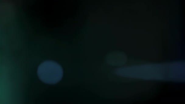 オーバーレイのための青い漏出の効果のフレームのコーナーの明るいライト ビーム — ストック動画