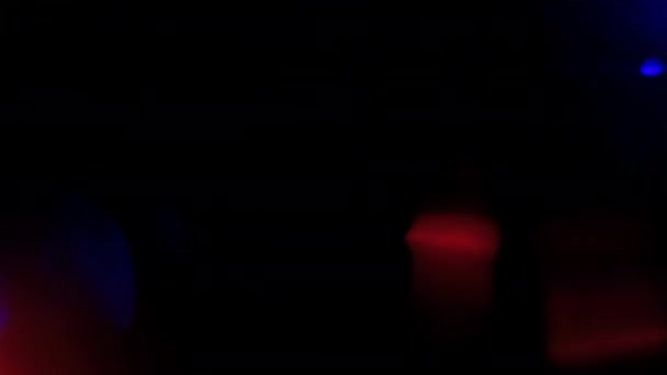 Reflexão Com Halo Vazamento Luz Lente Polícia Azul Piscando Luzes — Vídeo de Stock