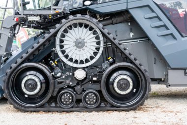 FENDT IDEAL 'in sürekli takibi tarım fuarındaki hasatçıyı birleştiriyor. Novi Sad, Sırbistan - 05.20.2023.