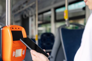 Cep telefonu ödemeleri, şehirde toplu taşımacılık ödemeleri..