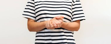 El ele. Tanımlanamayan kadın elleri..