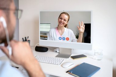 Sağlık çalışanı ve hastaların çevrimiçi toplantısı. Teletıp.