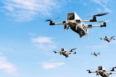 Hava bombalı askeri kamikaze dronları mavi gökyüzünün önünde uçar. İnsansız hava araçları savaşı. İnsansız hava aracı.