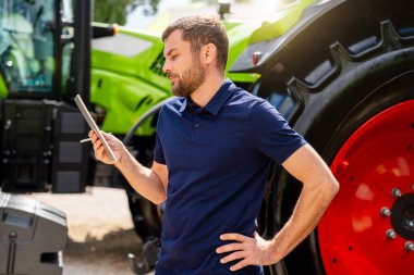 Tarım ve inşaat makineleri bayiliğinde dijital aygıt üzerine profesyonel kira sözleşmesi gözden geçirme