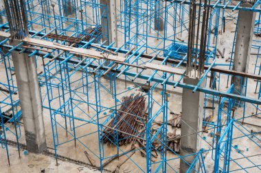 İnşaat alanı, iskeledeki işçiler..