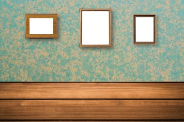 Grunge duvar ve fotoğraf çerçeveleri ile boş vintage odası