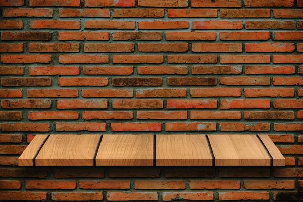 Leere Obere Holzregale Und Steinmauer Hintergrund Zur Produktpräsentation — Stockfoto