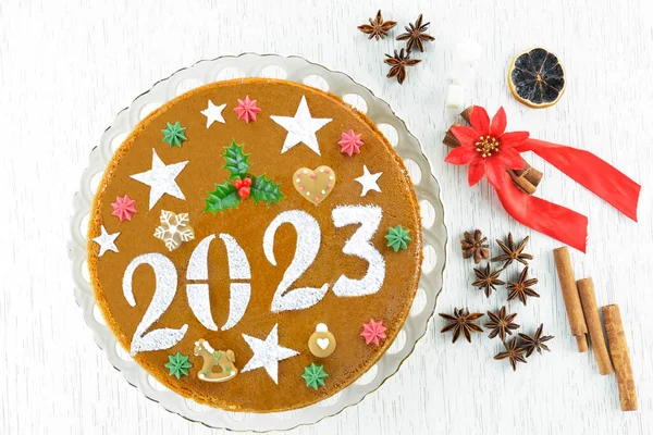 2023年お正月ケーキシナモンスティック 砂糖キューブとスターアニス ストック写真