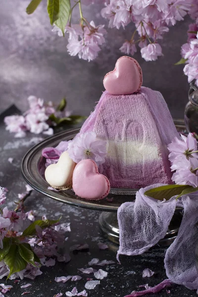Sweet Curd Orthodox Easter Background Purple Sakura Heart Shaped Macaroons — Stock Photo, Image