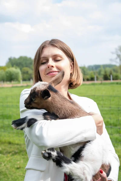 Young Woman Plays Goat Kids Feeding Them Sun Shining Farm — Stok fotoğraf