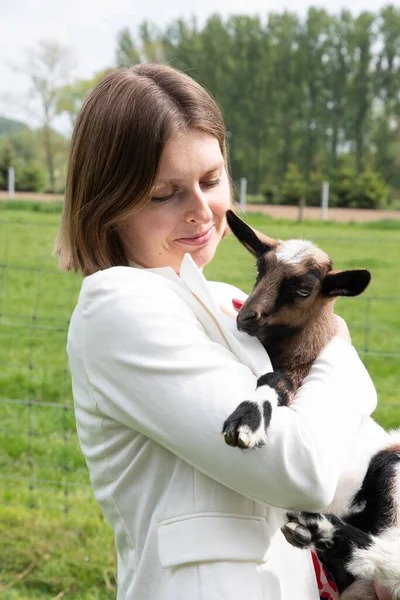 Young Woman Plays Goat Kids Feeding Them Sun Shining Farm — Stok fotoğraf