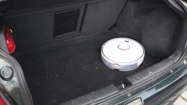 자동차의 진공청소기 트렁크 주부들 청소하는 도움이 — 비디오