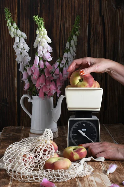 Still Life Peaches Vintage Scales String Bag Background Bouquet Foxgloves — Stock Photo, Image