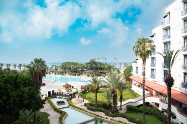 31 Mayıs 2024, Belek, Türkiye, ikinci kattaki odanın penceresinden manzara, deniz, havuz manzarası