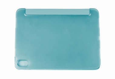 Açık mavi origami tableti beyaz arkaplan üzerinde izole edilmiş olup, estetiği ve dikiz görünümünü geliştiren cihazlar için koruma sağlar.,