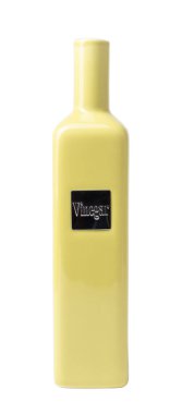 Açık sarı seramik sirke şişesi. Mutfak dekorasyonu ve malzeme deposu için şeffaf arka planda bulunan gümüş etiketli.,