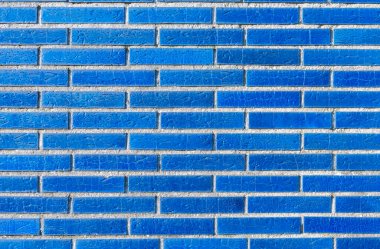 Lüks seramik efektli eşsiz mavi tuğla duvarın kapanışı, düzenli tuğlalar desen ve doku yaratır, Avrupa 'da modern ev cephesi tasarımı kavramı,