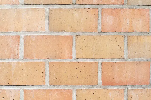 Turuncu havan bloklarının kusursuz biçimde düzenlenmiş dokusu, çeşitli mimari projelerde arka plan veya tasarım unsurları olarak kullanılan düzenli bir şablon oluşturur.,