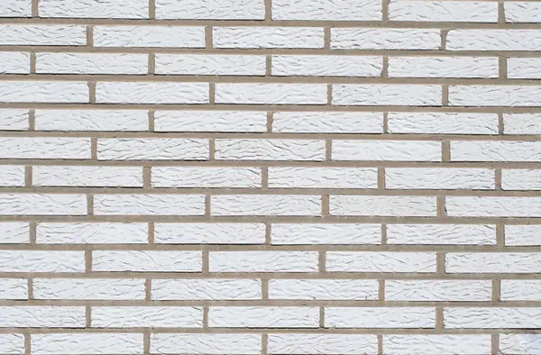 Beyaz tuğla arka plan, kaşık ustalığını gösteren desenli yüzey, çeşitli tasarım ve mimari projeler için ideal.,