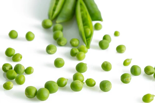 Verse Groene Groenten Erwtenpeul Bonen Geïsoleerd Witte Achtergrond — Stockfoto
