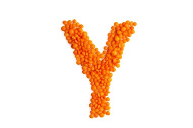 Kırmızı mercimek taneciklerinden oluşan büyük harf 'Y' temiz beyaz zemin üzerinde. Organik elementler ve tipografinin uyumlu bir karışımı, çevre dostu vejetaryen sanatının özünü yakalar. Yemek blogu ve menüsü için mükemmel