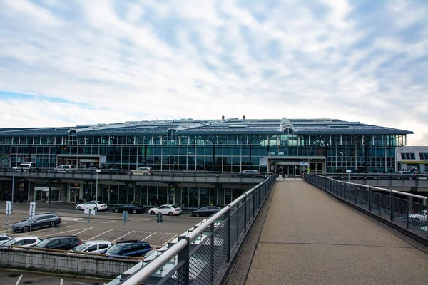 Stuttgart, Almanya - 11 Kasım 2019: Stuttgart havaalanı yakınları.