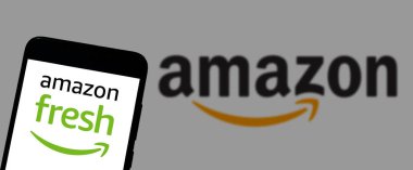 Buenos Aires, Arjantin; 11-03-2023: Akıllı telefon ekranında Amazon Taze logosu.