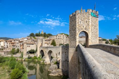  Ortaçağ kasabası Besalu, Katalanya, İspanya
