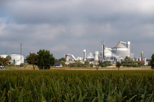 Large Industrial Plant Distance Sugar Factory Slightly Cloudy Sky Photo — Stock Photo, Image