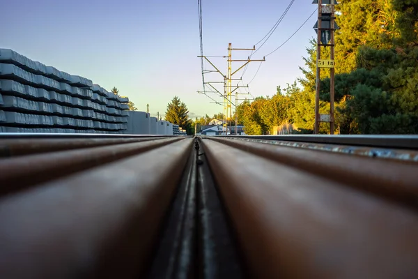 Uitbreiding Van Spoorlijnen Treinrails Klaar Voor Het Leggen Betonnen Dwarsliggers — Stockfoto