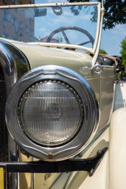 Round headlamp of an oldtimer car. Vehicles from the period before World War II