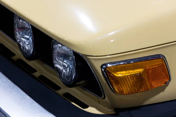 Close Headlamps Beige Youngtimer Car Beautifully Restored Details Historic Vehicle — Stock Photo, Image