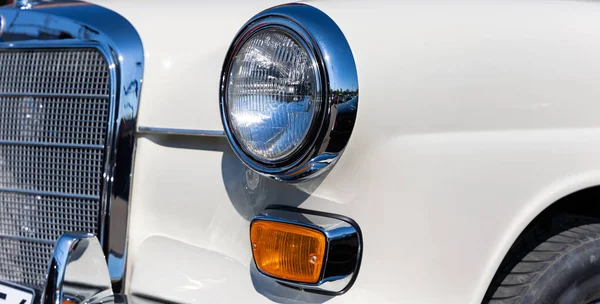 Close Headlamps Orange Turn Signal White Classic Car Beautifully Restored — Stock Photo, Image