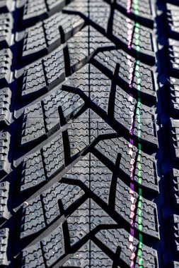 Keskin yeni kış lastikleri mevsimsel değişime hazır. Yol güvenliğini artırmak için yeni lastikler önemlidir