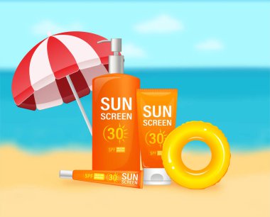 Güneş kremi ürünleri ve şişirilebilir halka, arka planda turkuaz deniz bulunan tropikal bir plajda bir plaj şemsiyesinin altında duruyor.